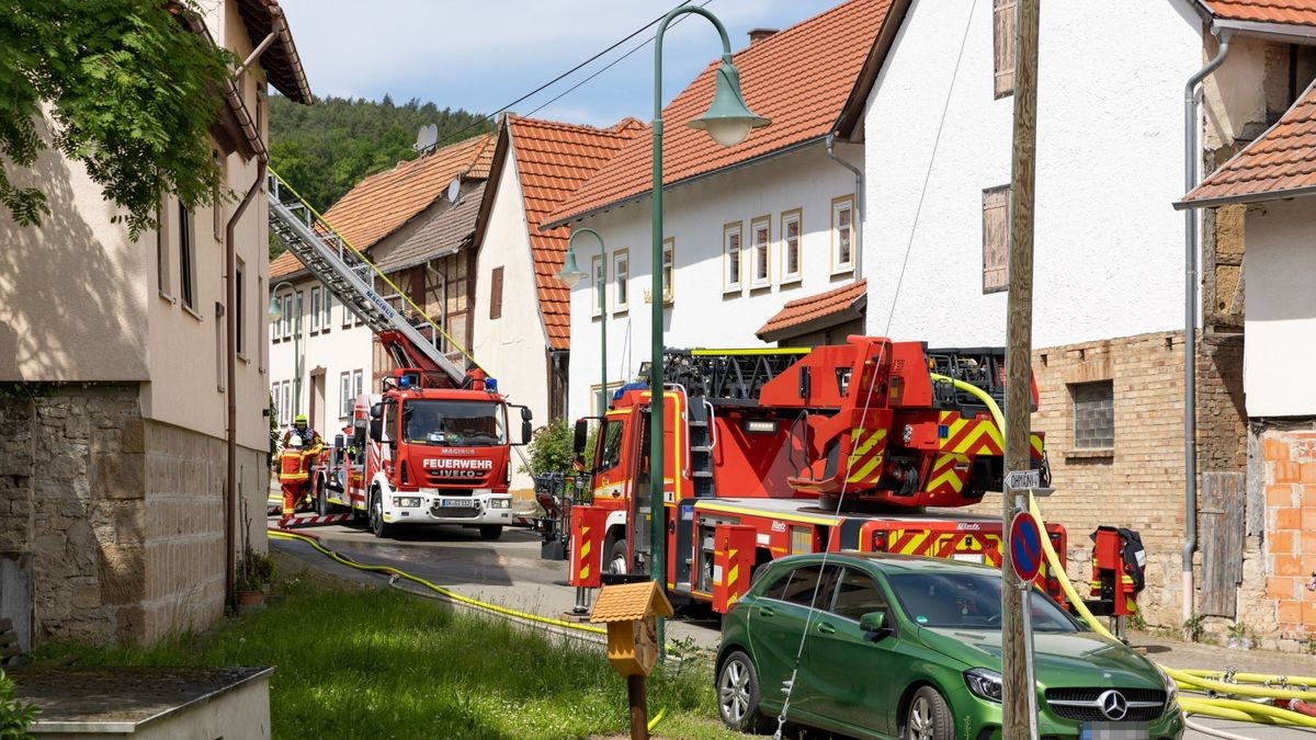 Am Donnerstagvormittag ist eine Scheune eines Dreiseitenhofes im Arnstädter Ortsteil Dannheim in Brand geraten.