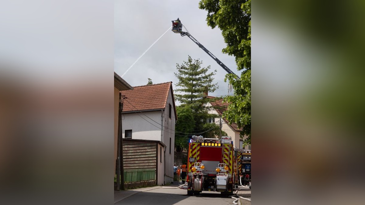 Am Donnerstagvormittag ist eine Scheune eines Dreiseitenhofes im Arnstädter Ortsteil Dannheim in Brand geraten.