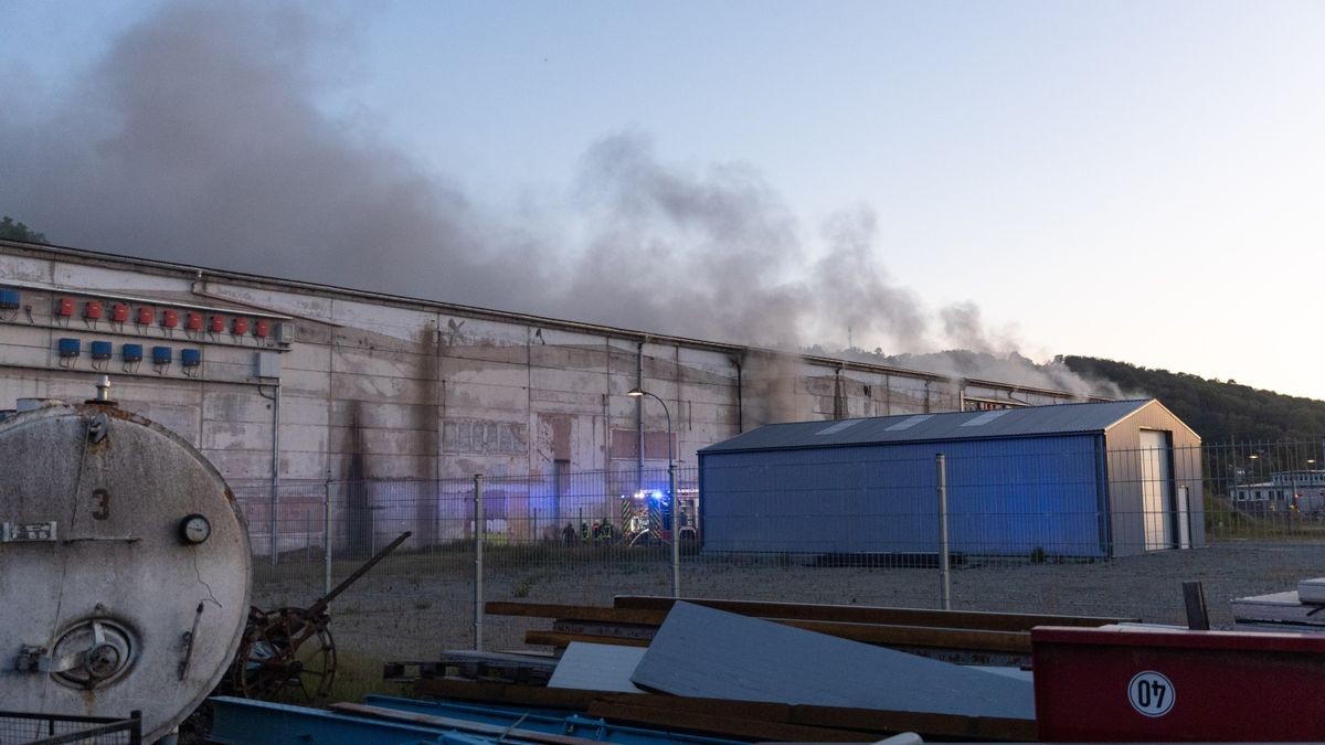 Zwei Müllbunker waren in Brand geraten. 