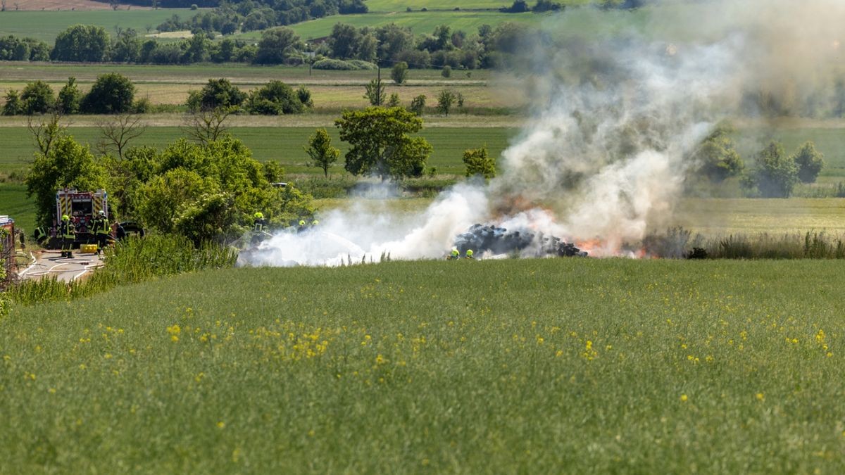 Während der Brandbekämpfung wurde durch die Feuerwehr Löschschaum eingesetzt. 