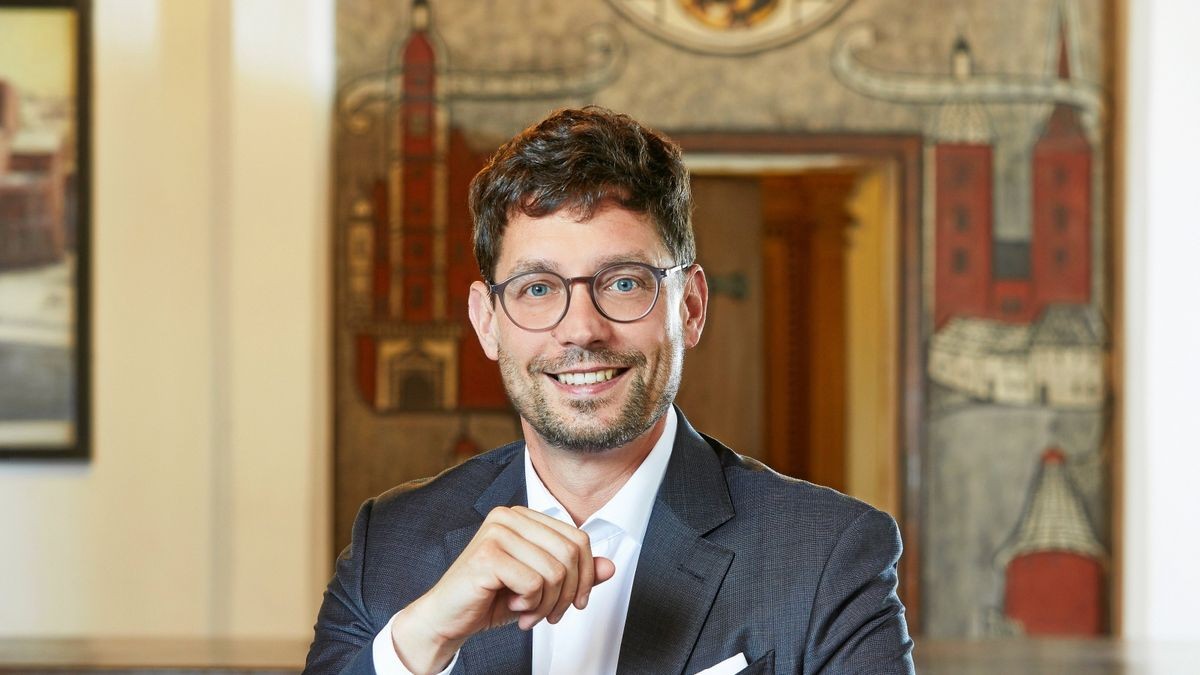 „Eine Regierungsmehrheit in Thüringen wird ab Herbst nächsten Jahres nur durch eine Koalition zwischen CDU und Linke herstellbar sein“, sagt Altenburgs Oberbürgermeister André Neumann.