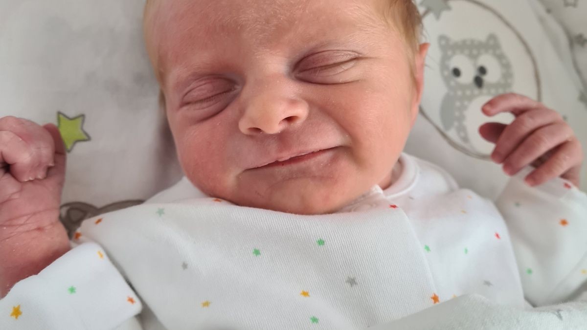 Freddi Falley, geboren am 20. April 2023, Uhrzeit: 19.47 Uhr, Größe: 49 cm, Gewicht: 2835 Gramm, Eltern: Johanna und Thomas Falley aus Schernberg