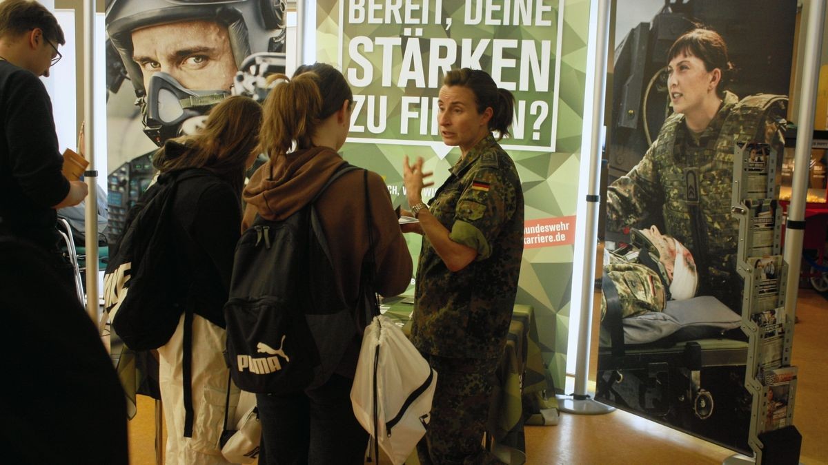 Bundeswehr stellt Ausbildungsmöglichkeiten in Schleiz vor