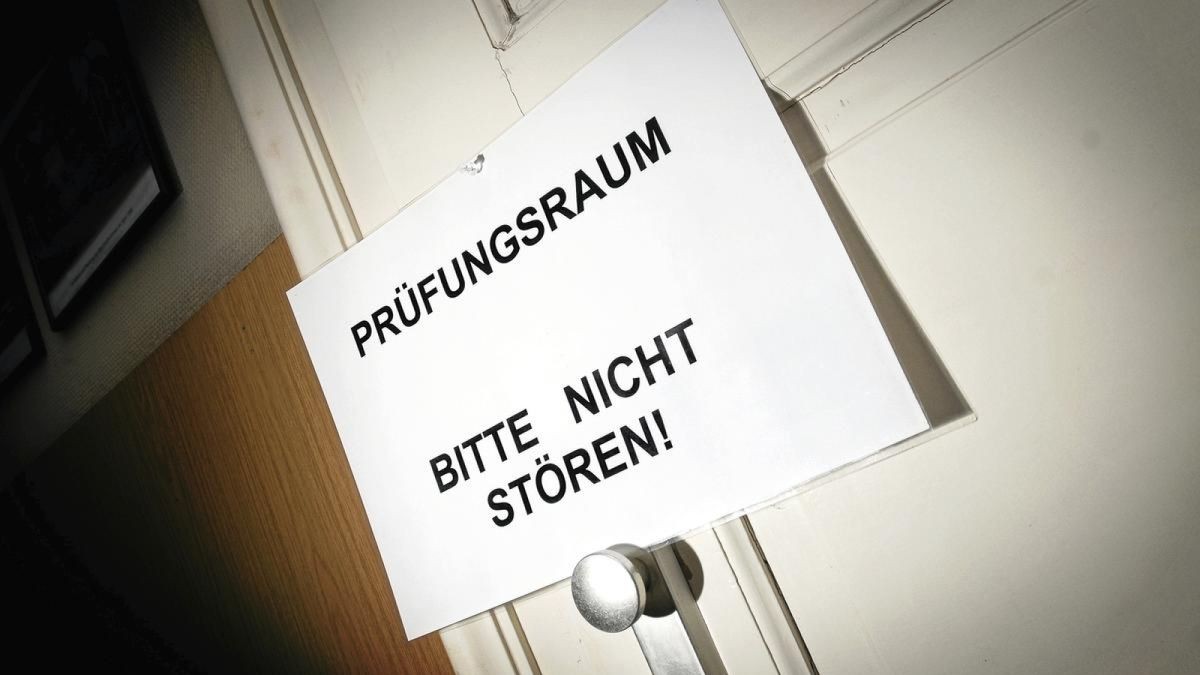 Die ersten Betroffenen einer Datenpanne konnten jetzt in Erfurt ihre Prüfungen wiederholen (Symbolbild).