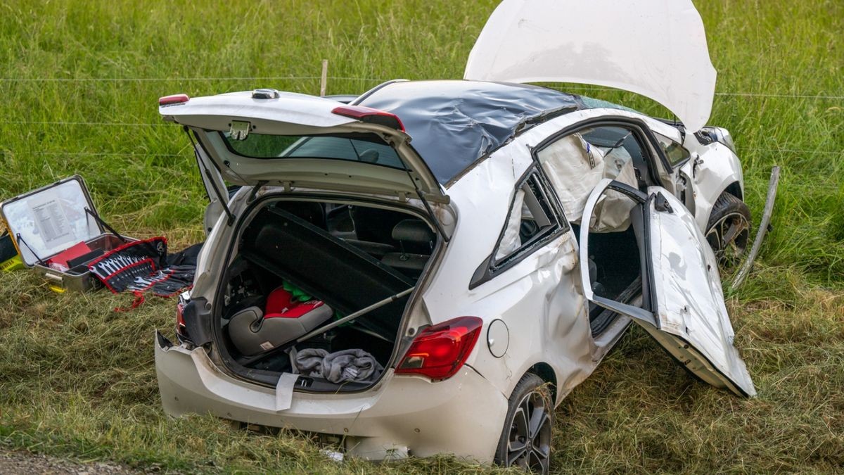 Die Freiwilligen Feuerwehren Klettbach, Schellroda und Kranichfeld mussten Freitagabend zu einem schweren Verkehrsunfall ausrücken.