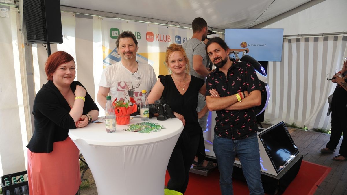 Die Reporter Sophie Filipiak, Peter Cissek, Stephanie Rössel und Marcus Cislak (von links) aus der OTZ-Lokalredaktion Saale-Orla am Stand. Das Jubiläum 