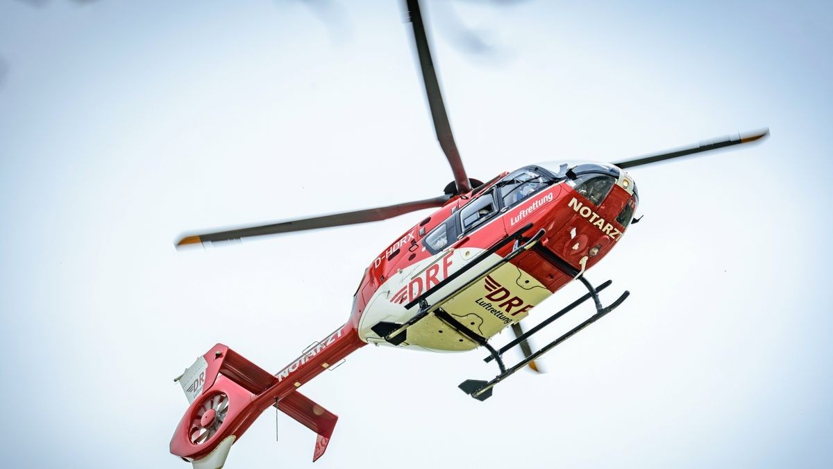 in Rettungshubschrauber brachte die 83-Jährige in ein Krankenhaus. (Symbolbild)