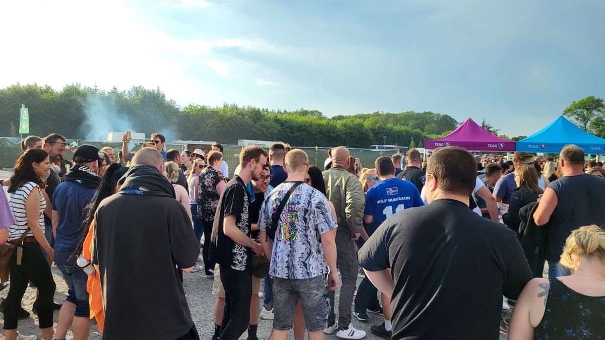 Rund 7000 Fans raven am Samstagabend, 10. Juni, mit Scooter unterhalb der Burg Scharfenstein. Nicht nur aus dem Eichsfeld reisten die Fans an. Aus der gesamten  Bundesrepublik und sogar aus Österreich machten sich die Technofans auf den Weg zum Scharfenstein. 