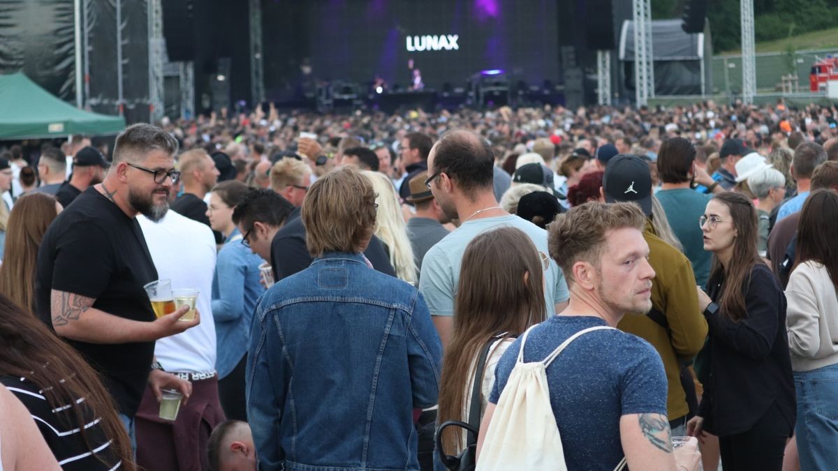 Rund 7000 Fans raven am Samstagabend, 10. Juni, mit Scooter unterhalb der Burg Scharfenstein. Nicht nur aus dem Eichsfeld reisten die Fans an. Aus der gesamten  Bundesrepublik und sogar aus Österreich machten sich die Technofans auf den Weg zum Scharfenstein. 