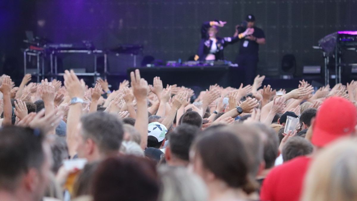 Rund 7000 Fans raven am Samstagabend, 10. Juni, mit Scooter unterhalb der Burg Scharfenstein. Nicht nur aus dem Eichsfeld reisten die Fans an. Aus der gesamten  Bundesrepublik und sogar aus Österreich machten sich die Technofans auf den Weg zum Scharfenstein. 