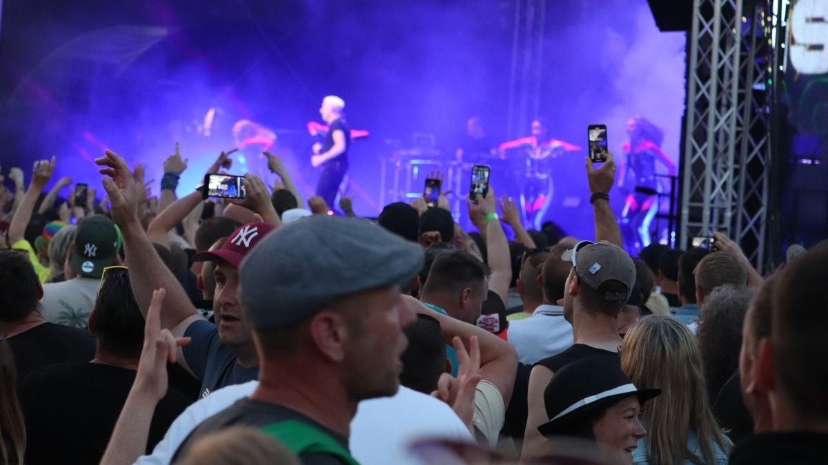 Rund 7000 Fans raven am Samstagabend, 10. Juni, mit Scooter unterhalb der Burg Scharfenstein. Nicht nur aus dem Eichsfeld reisten die Fans an. Aus der gesamten  Bundesrepublik und sogar aus Österreich machten sich die Technofans auf den Weg zum Scharfenstein. 