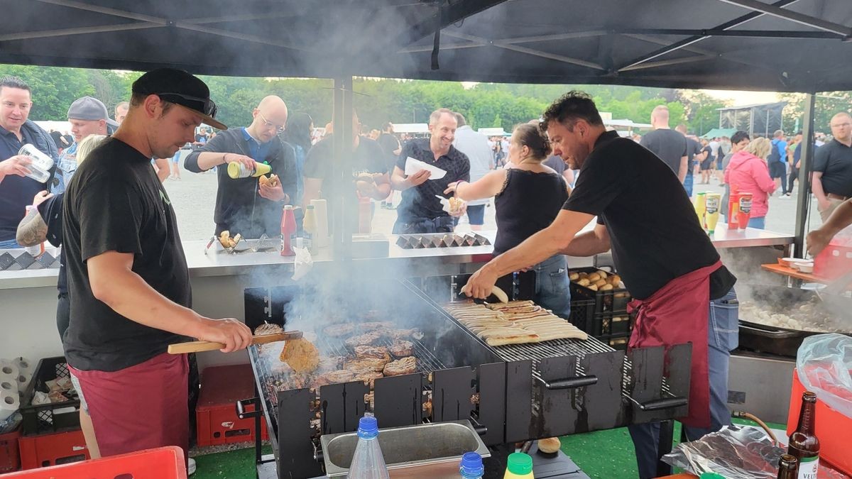 Rund 7000 Fans raven am Samstagabend, 10. Juni, mit Scooter unterhalb der Burg Scharfenstein. Nicht nur aus dem Eichsfeld reisten die Fans an. Aus der gesamten  Bundesrepublik und sogar aus Österreich machten sich die Technofans auf den Weg zum Scharfenstein. 