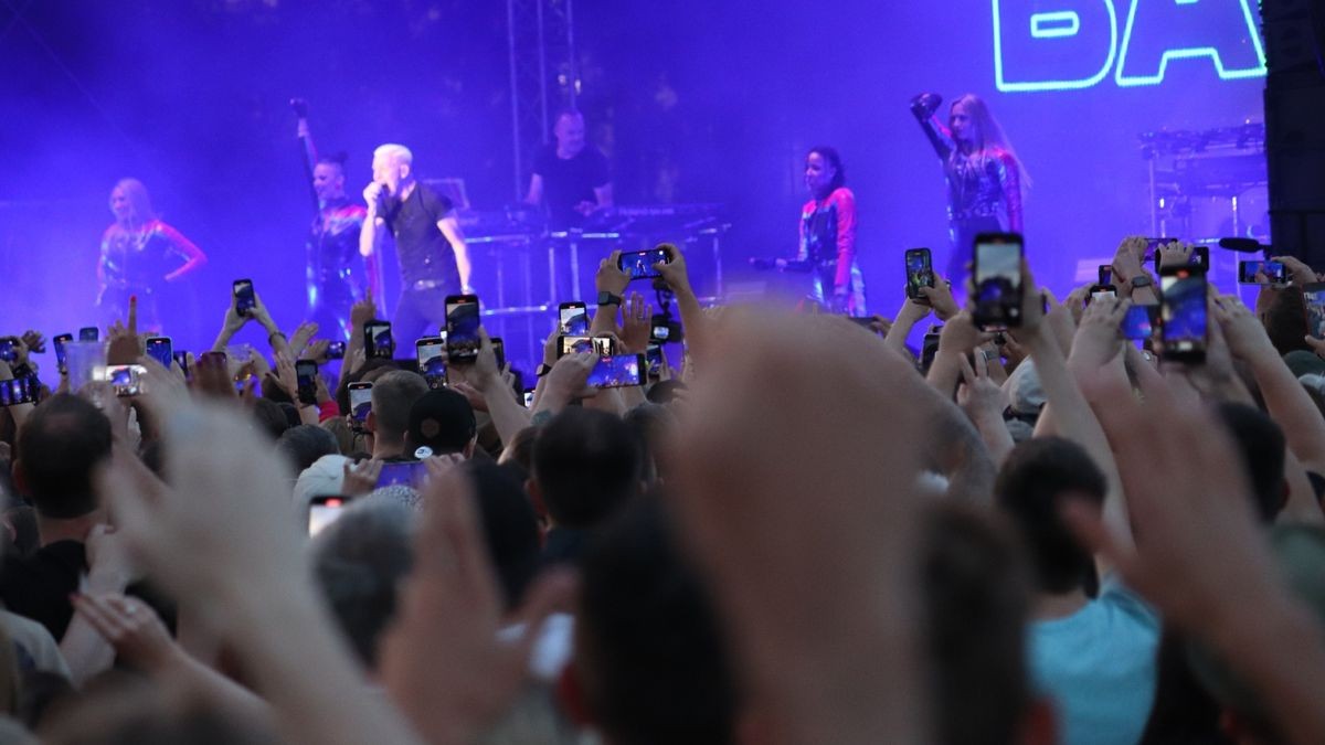 Rund 7000 Fans raven am Samstagabend, 10. Juni, mit Scooter unterhalb der Burg Scharfenstein. Nicht nur aus dem Eichsfeld reisten die Fans an. Aus der gesamten  Bundesrepublik und sogar aus Österreich machten sich die Technofans auf den Weg zum Scharfenstein. 