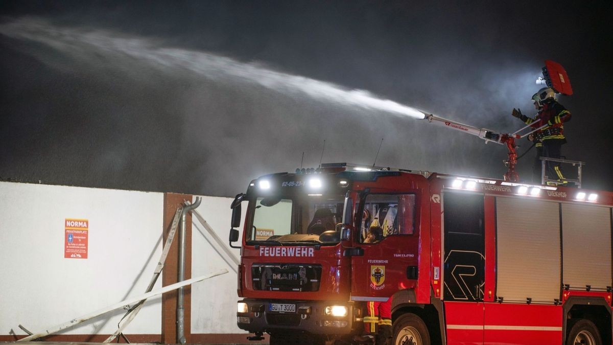 Autobatterie löst Supermarkt-Brand aus: Millionenschaden