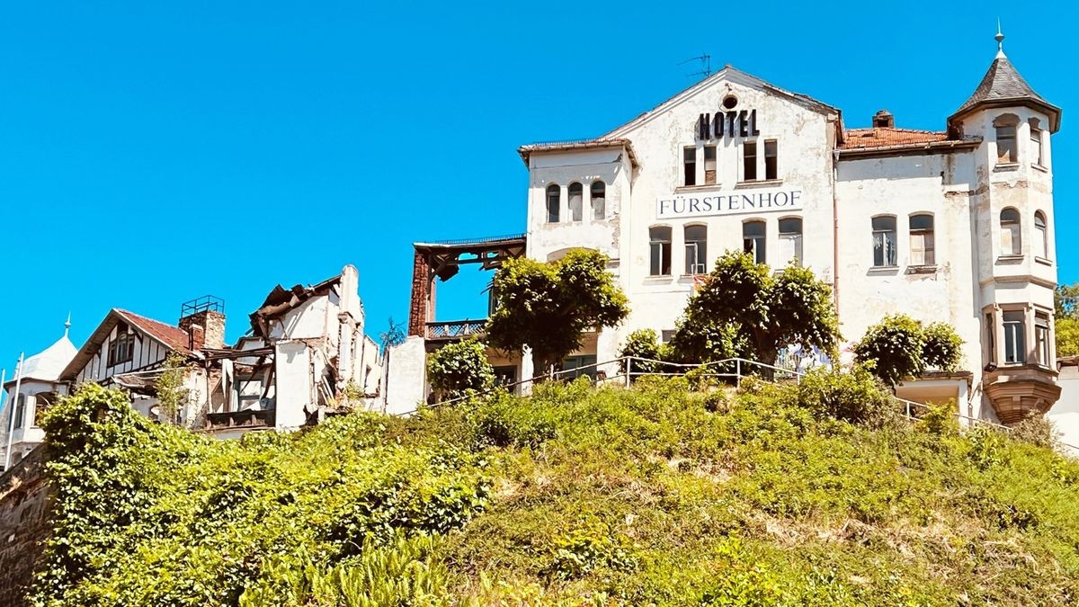 Der älteste Teil des Fürstenhofes, die so genannte Bornemannsche Villa (links), ist bereits eingestürzt. Aber auch die anderen Gebäude sind nicht mehr zu erhalten.