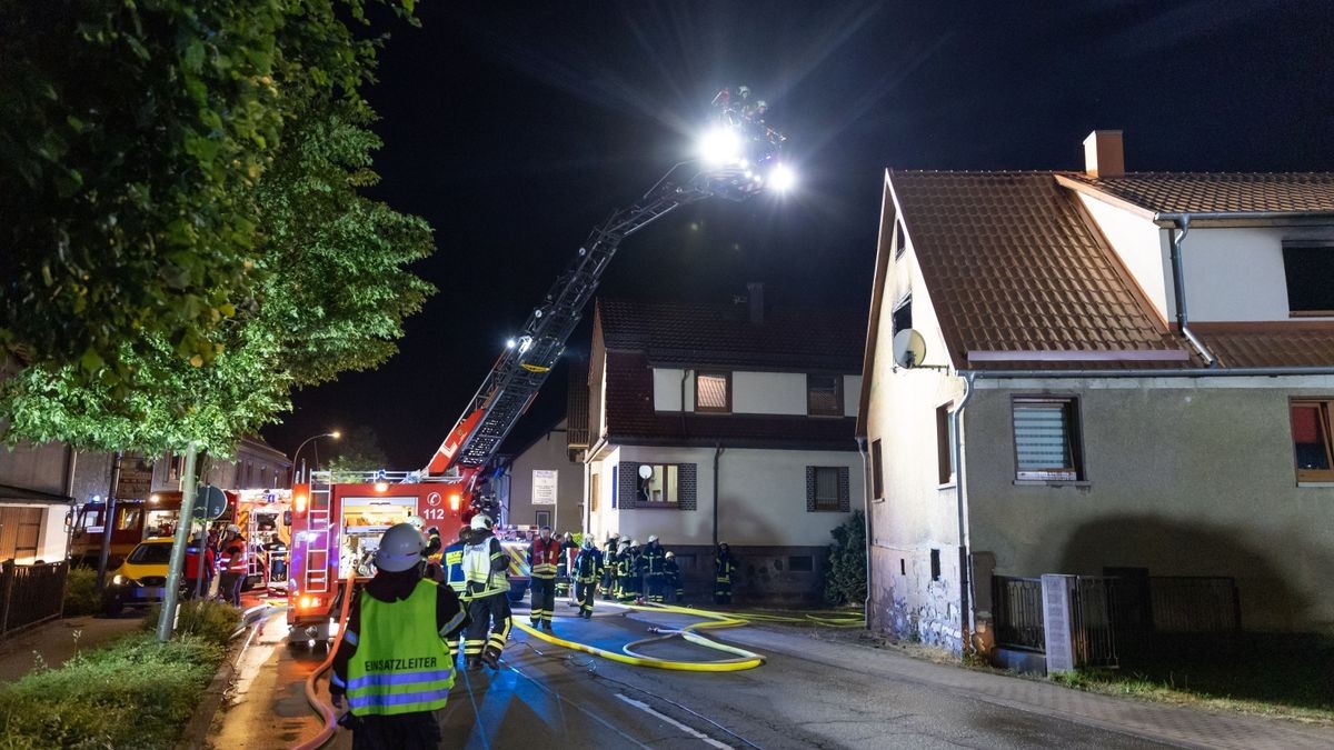 Das gesamte Dachgeschoss des Hauses brannte vollständig ab. 