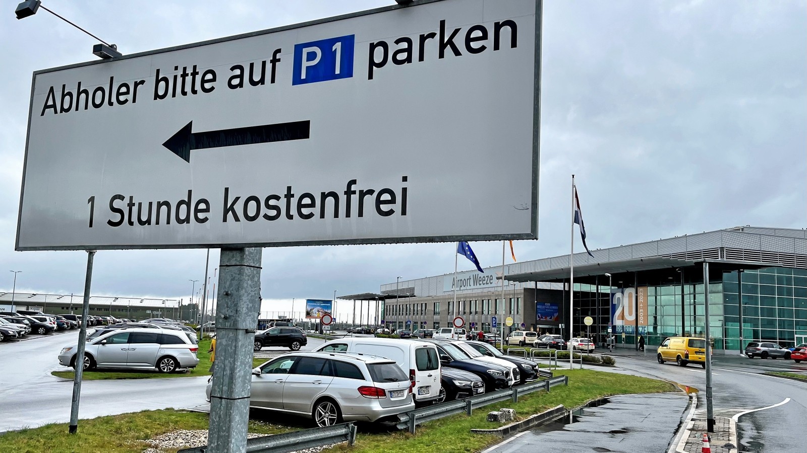 Parkplatz Düsseldorf Weeze Flughafen Privat Parken www.nrz.de