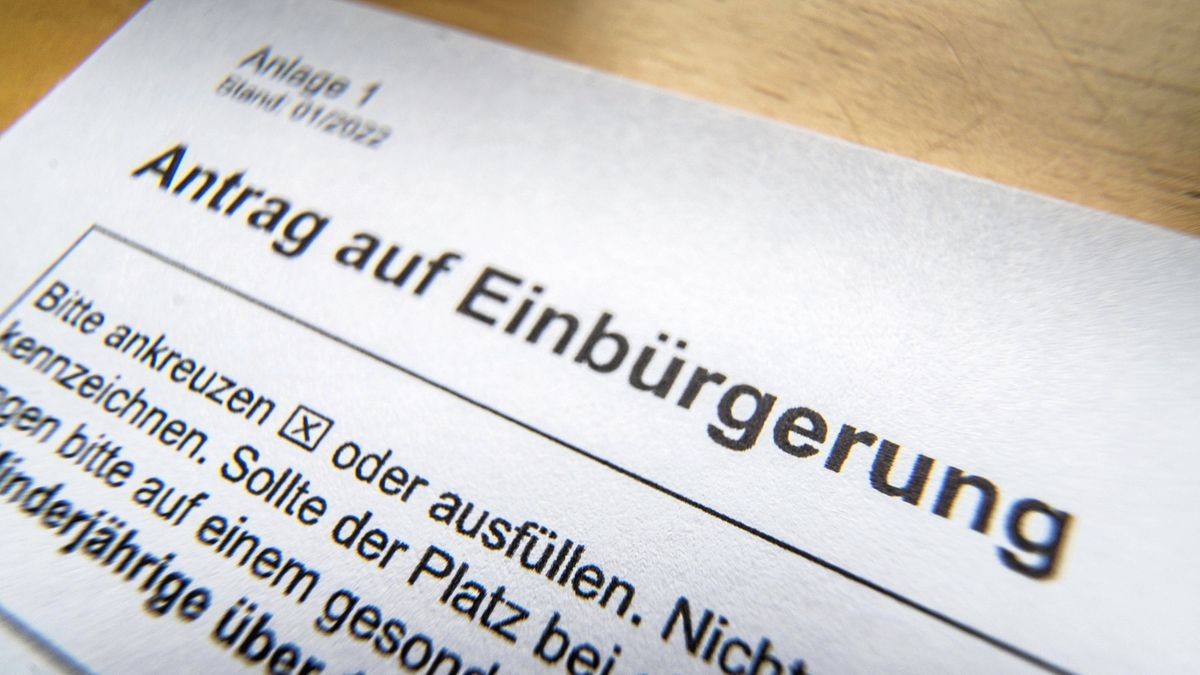 Ein Formular „Antrag auf Einbürgerung