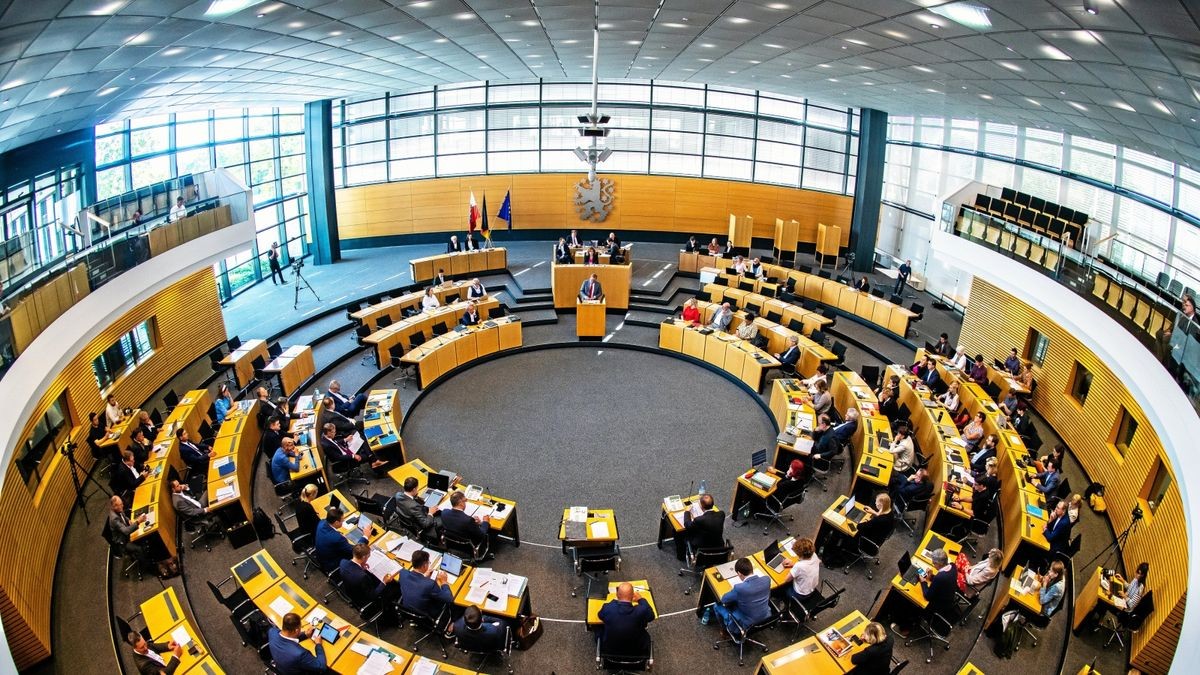 Der neue Landtag könnte nach Vorschlag des Thüringer Ministerpräsidenten Bodo Ramelow (Linke) am 1. September des kommenden Jahres gewählt werden. (Archivbild)