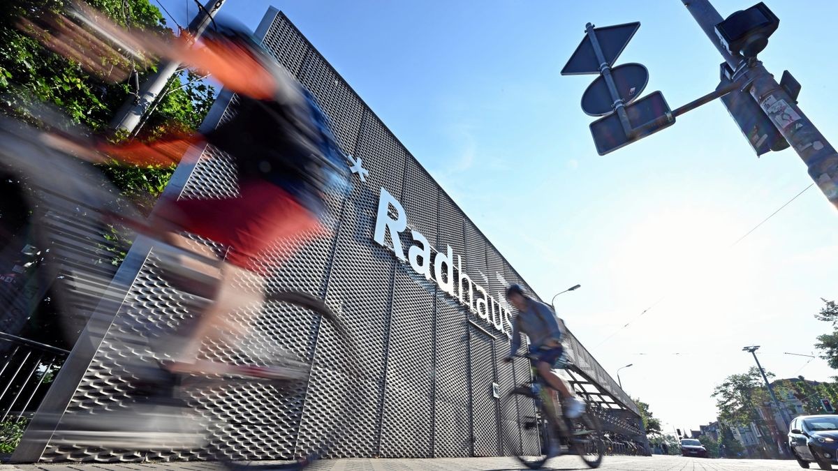 Dieser Fahrradparkplatz kann am Erfurter Hauptbahnhof genutzt werden