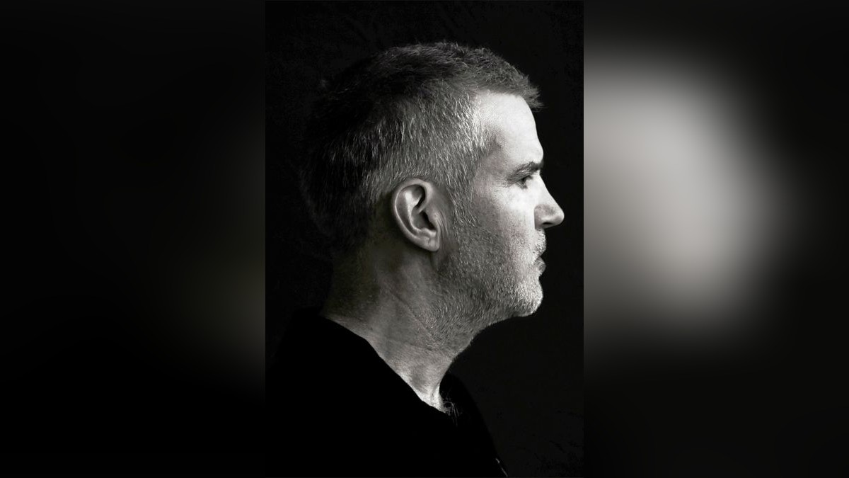 Der Musiker Lloyd Cole hat ein neues Album aufgenommen, es heißt „On Pain“.