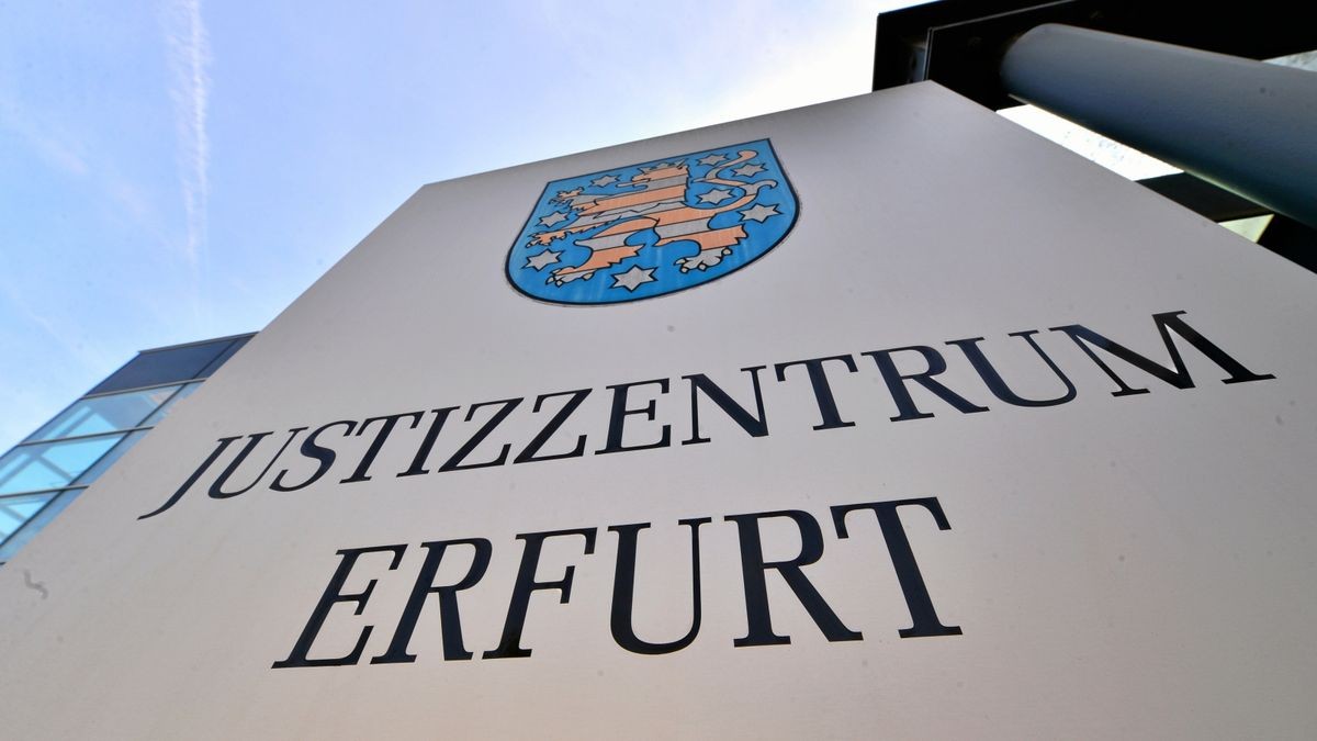 An der Spitze der Staatsanwaltschaft Erfurt ist es zu einem Führungswechsel gekommen, nachdem Behördenleiterin Bettina Keil-Rüther in den Ruhestand gegangen ist.  