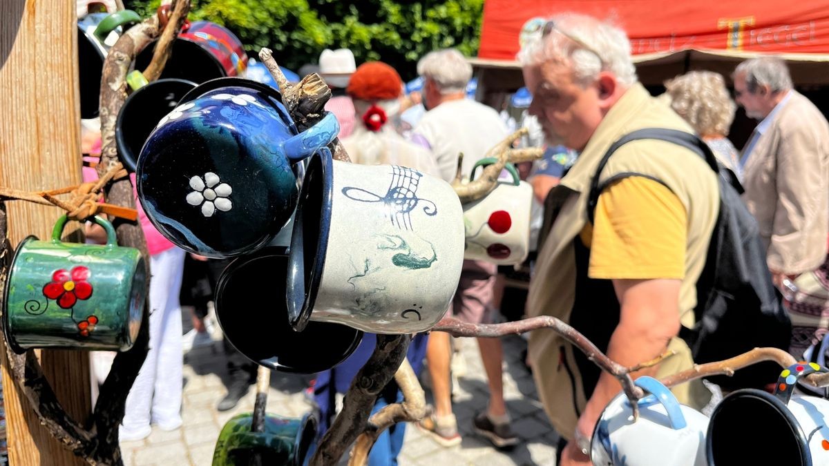 Seit 1975 lädt Erfurt am dritten Juni-Wochenende zum Krämerbrückenfest. Auch zum 46. Krämerbrückenfest kamen tausende Besucher in die Erfurter Innenstadt. Dabei sind Krämerbrücke, Domplatz, Fischmarkt Wenigemarkt, Petersberg und Barfüßerruine Orte für Musik, Straßenkunst, Attraktionen, Handwerk, Kulinarik.