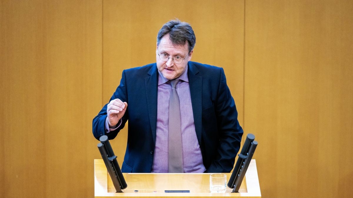 Die Polizei ermittelt gegen den Sonneberger Landratskandidaten Robert Sesselmann (AfD). Er lässt die Vorwürfe zurückweisen.