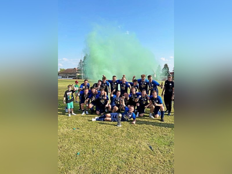 Alles abgeräumt FußballAJunioren des JFV Eichsfeld Wipperaue holen