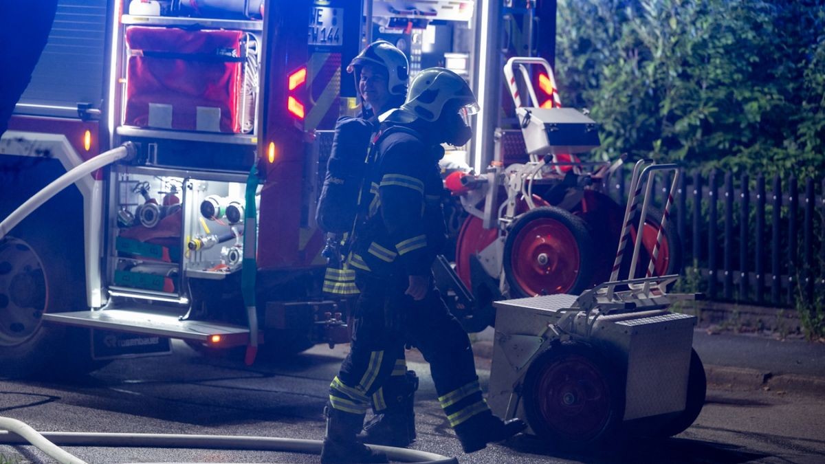 Die Polizei geht hier von einem Brandstifter aus. 