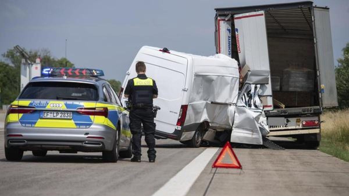 Auf der A4 hat sich am Montagnachmittag ein schwerer Unfall ereignet.