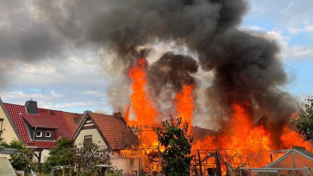 Im Nordhäuser Ortsteil Salza ist es in der Kantstraße zu einem Großbrand gekommen.