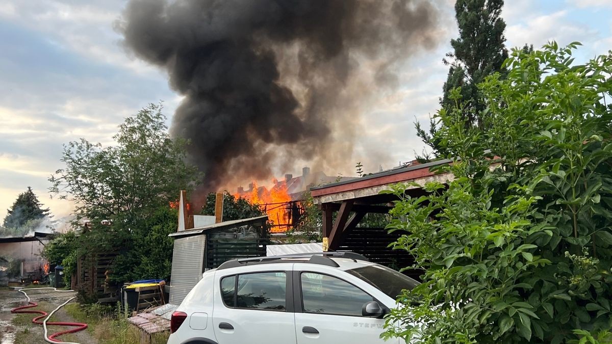 Dunkle Rauchschwaden über Salza ließen am Montagabend von Weitem schon Schlimmes erahnen.