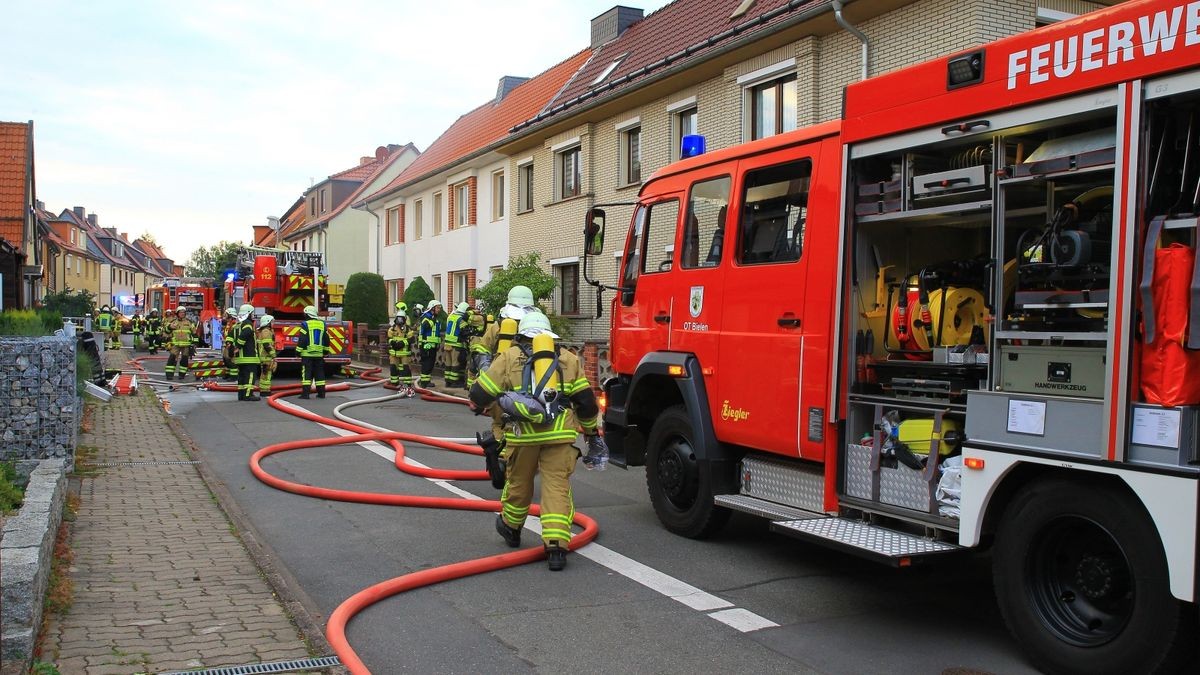 Im Nordhäuser Ortsteil Salza kam es am Montagabend zu einem Großbrand. Eine Person wurde verletzt. Zwei Häuser sind derzeit unbewohnbar.