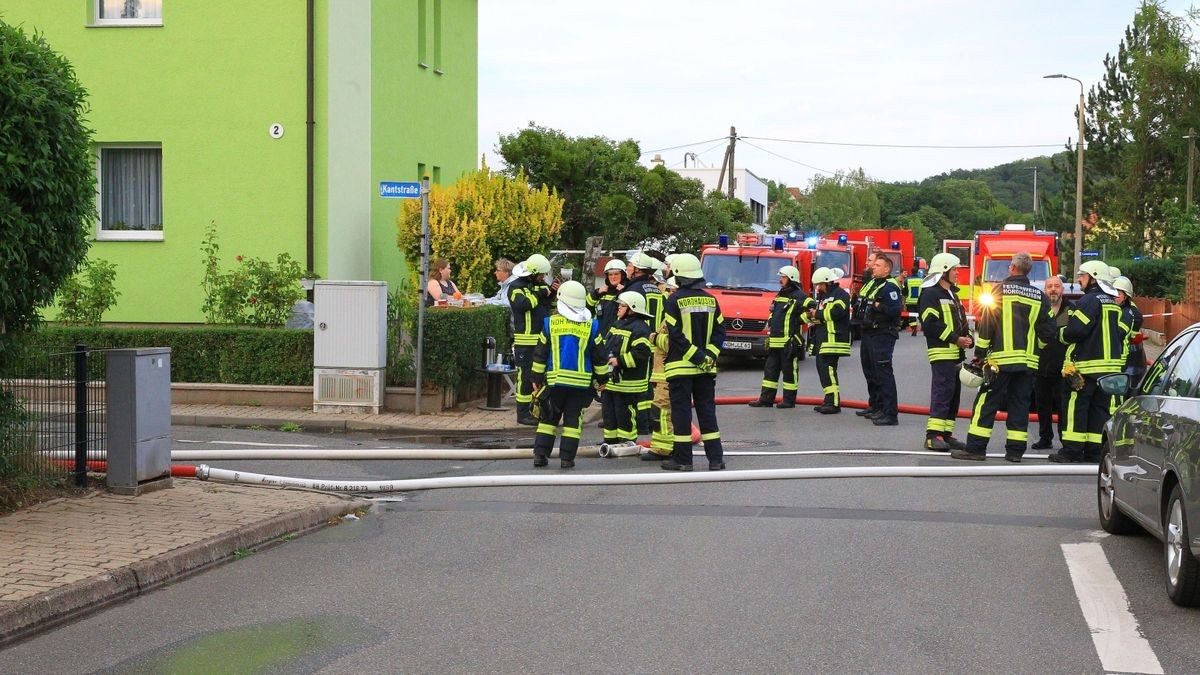 Im Nordhäuser Ortsteil Salza kam es am Montagabend zu einem Großbrand. Eine Person wurde verletzt. Zwei Häuser sind derzeit unbewohnbar.