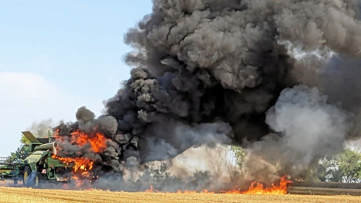 Ein Mähdrescher löste am Samstag einen Feldbrand zwischen Bad Tennstedt und Bruchstedt aus.