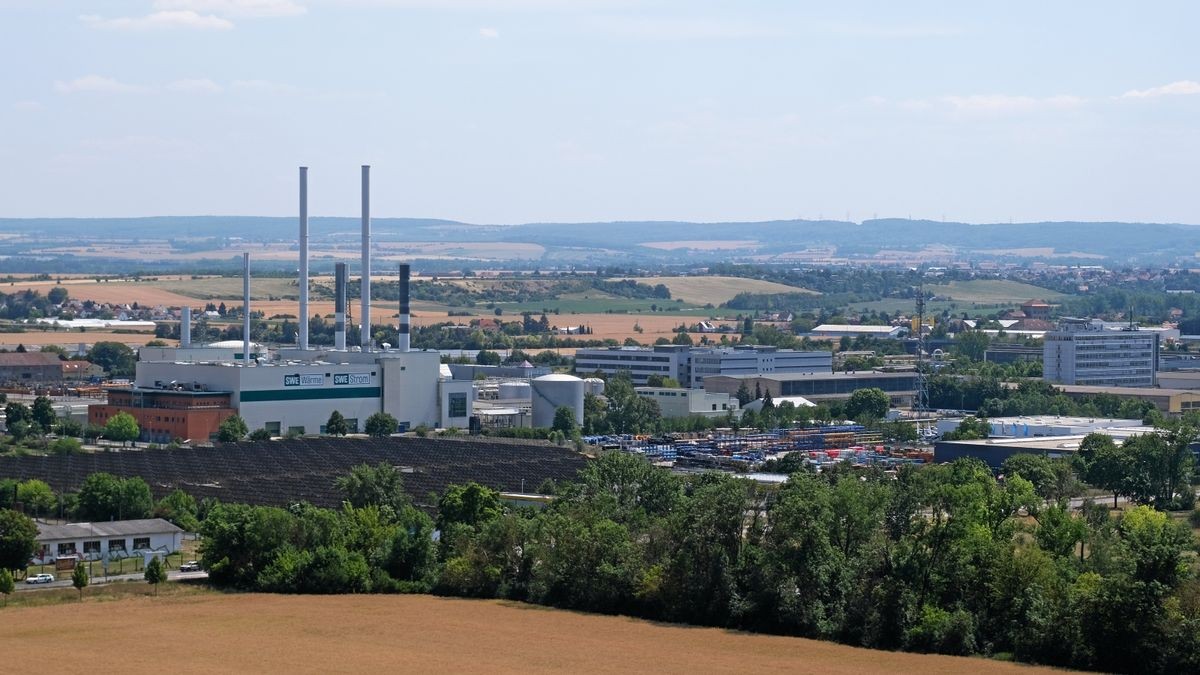 Das Strom- und Wärmekraftwerk der Erfurter Stadtwerke arbeitet mit Erdgas. Künftig soll ein großer Teil der Fernwärme durch Tiefen-Geothermie erzeugt werden. 