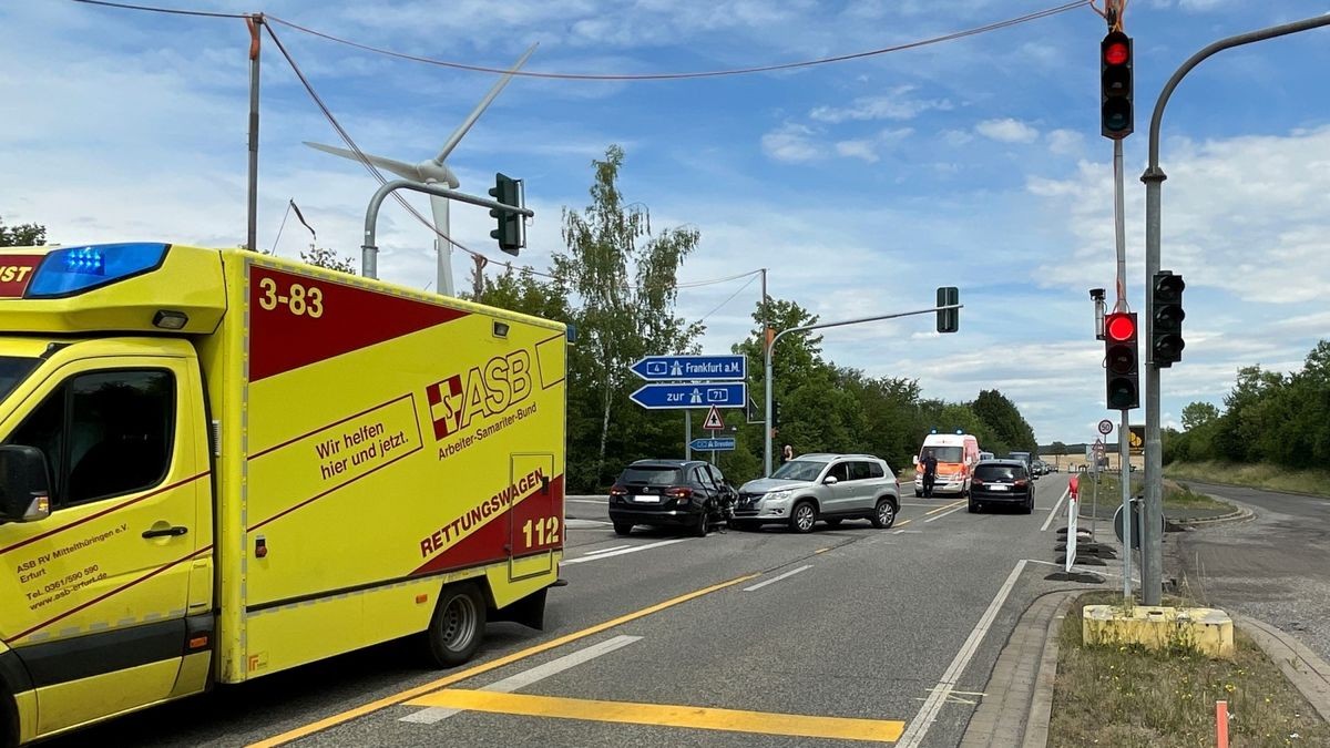 An der Anschlussstelle Erfurt-West kam es zu einem schweren Verkehrsunfall.