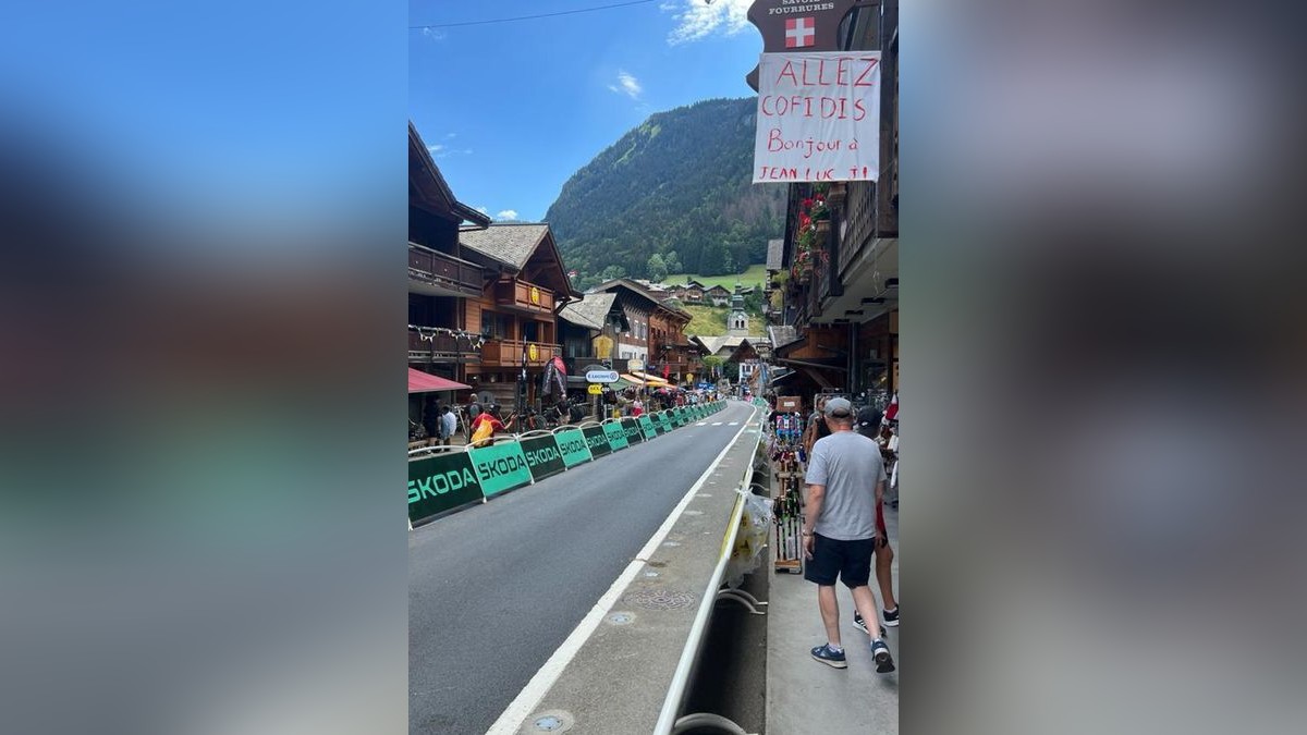 Die Geraer Radsport-Fans Maik Wallach, Timo Orehovec, Gerhard König, André Reichenauer und Mike Pawelka waren auch 2023 wieder bei drei Bergetappen der Tour de France dabei. Dabei sammelten sie reichlich Eindrücke, Fotos mit Fahrern und Fans sowie so manches Souvenir. 