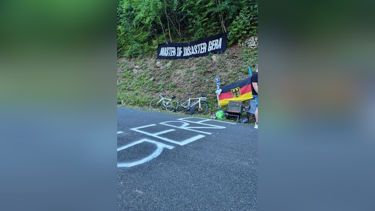 Die Geraer Radsport-Fans Maik Wallach, Timo Orehovec, Gerhard König, André Reichenauer und Mike Pawelka waren auch 2023 wieder bei drei Bergetappen der Tour de France dabei. Dabei sammelten sie reichlich Eindrücke, Fotos mit Fahrern und Fans sowie so manches Souvenir. 