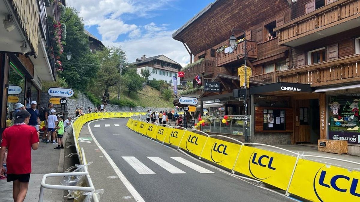 Die Geraer Radsport-Fans Maik Wallach, Timo Orehovec, Gerhard König, André Reichenauer und Mike Pawelka waren auch 2023 wieder bei drei Bergetappen der Tour de France dabei. Dabei sammelten sie reichlich Eindrücke, Fotos mit Fahrern und Fans sowie so manches Souvenir. 