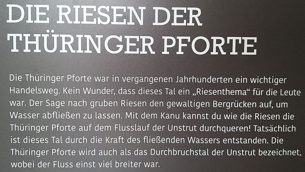 Viele Besucher nutzen die Feste des Sachsenburgenvereins für einen Turmaufstieg. Von hier oben bietet sich auch ein großartiger Ausblick über das Burggelände und auf die Unstrut.