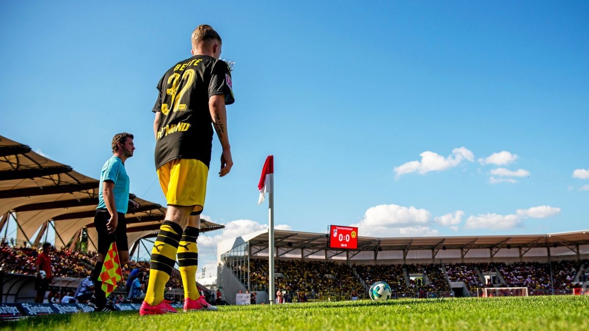 Wiedersehen mit Schwaz-Gelb: Borussia Dortmund gastierte zuletzt am 6. August 2017 im Erfurter Steigerwaldstadion. Am Samstag kommt es zur Neuauflage.