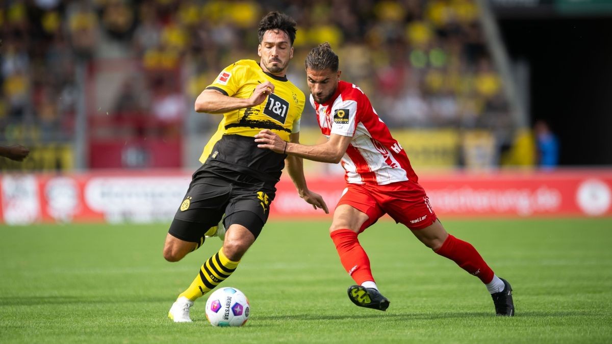 Romario Hajrulla im Zweikampf mit Mats Hummels.