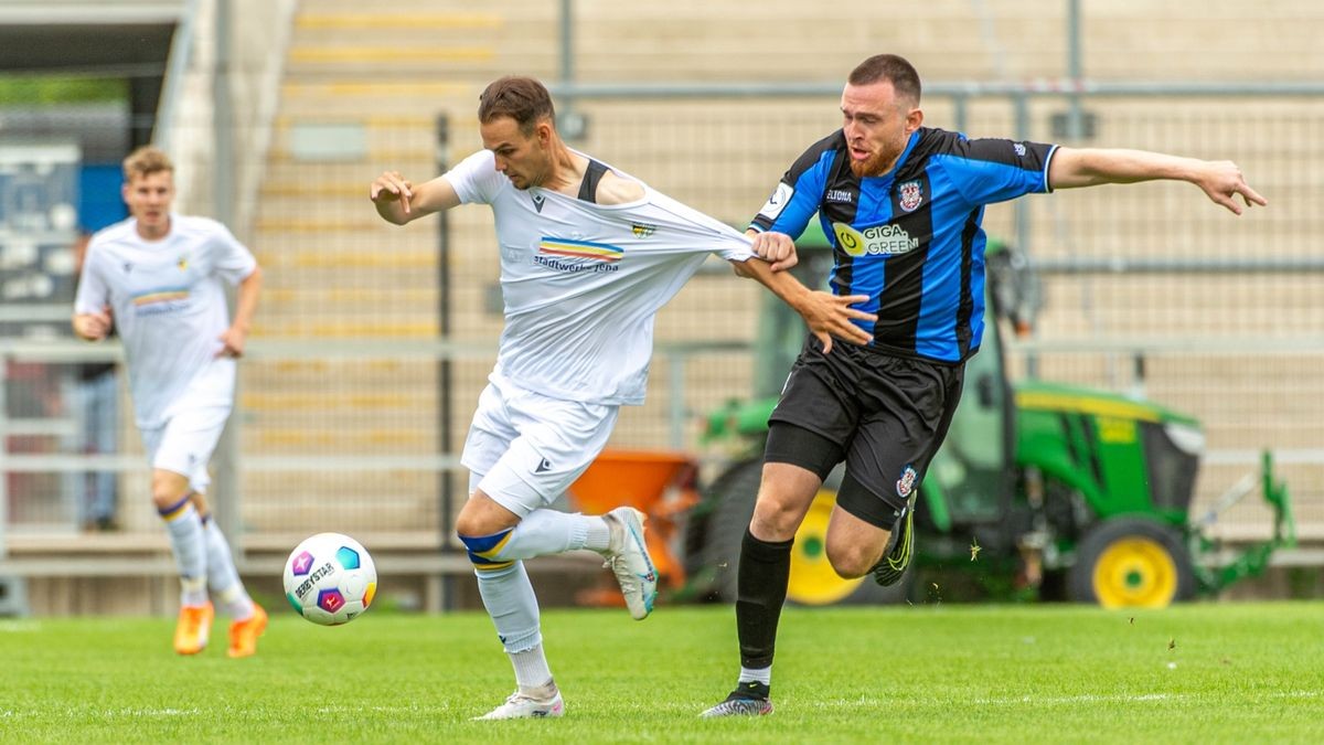 Joel Richter (Jena, links) im Duell mit Tim Weissmann (Frankfurt).