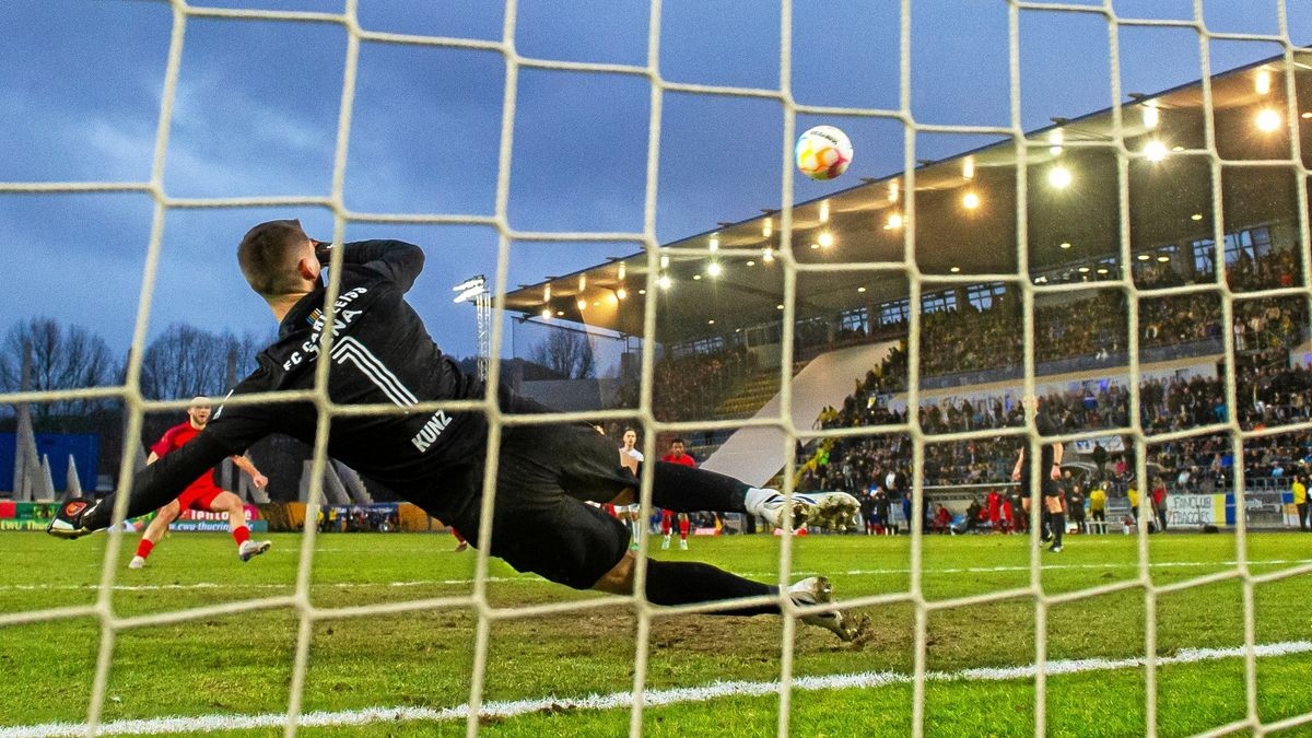 Im letzten Thüringen-Derby erreichte der FC Rot Weiß Erfurt im vergangenen März beim FC Carl Zeiss Jena ein 2:2. Am 1. Oktober kommt es zur Neuauflage.