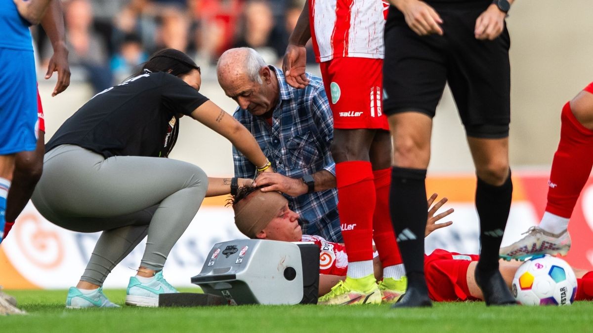 Der FC Rot-Weiß Erfurt hat durch zwei späte Tore von Pronichev und Seidemann gegen Rostock II mit 2:0 gewonnen. Beide waren nur wenige Minuten zuvor eingewechselt worden.