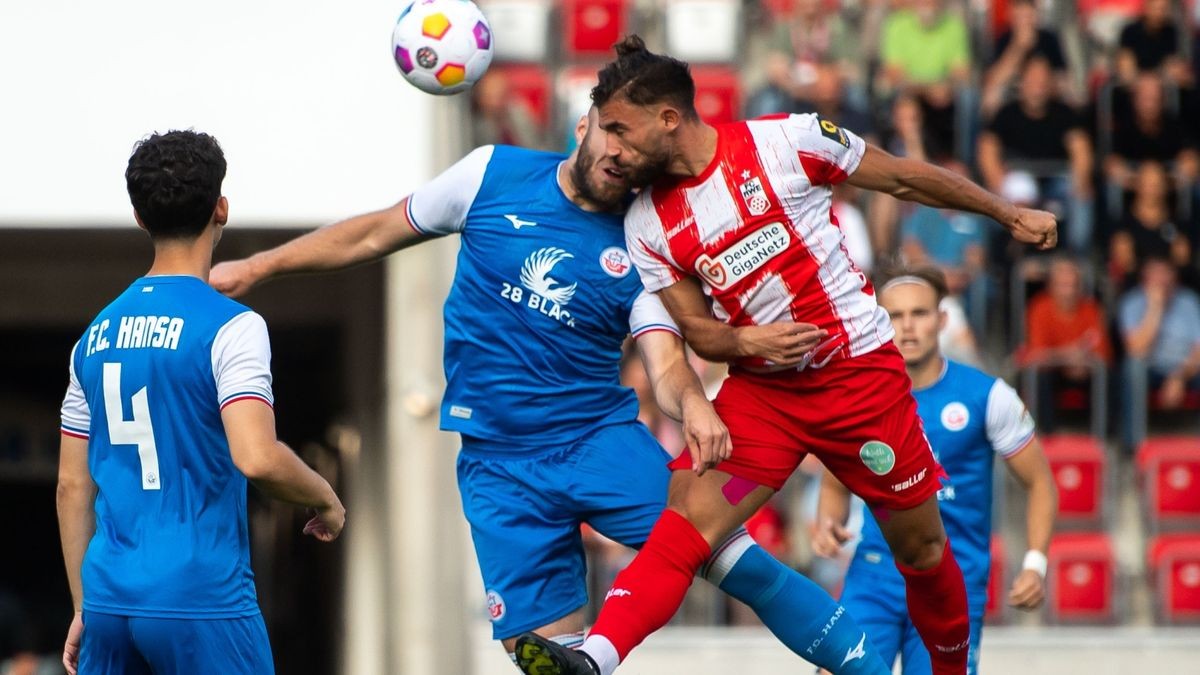 Der FC Rot-Weiß Erfurt hat durch zwei späte Tore von Pronichev und Seidemann gegen Rostock II mit 2:0 gewonnen. Beide waren nur wenige Minuten zuvor eingewechselt worden.