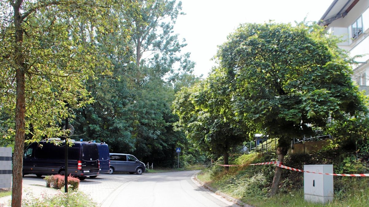 Aufmerksamkeit erregten am Wochenende mehrere Polizeifahrzeuge im Arnstädter Lohmühlenweg. 