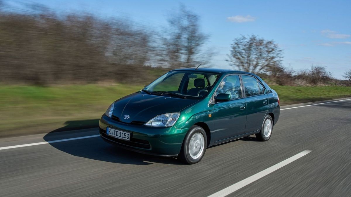 Hässliches Entlein und Elektro-Pionier: Ob man das Design des Toyota Prius nun mag, bleibt Geschmachsache. Seine Vorreiterrolle in Sachen Elektromobilität ist weniger strittig.